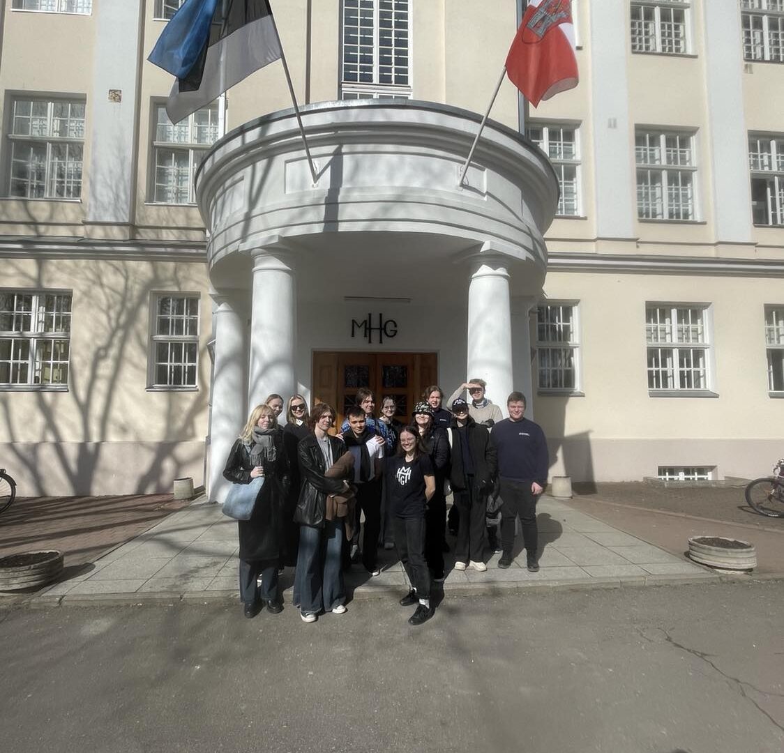 28. märtsil külastas meie õpilasesindust Saaremaa Gümnaasiumi õpilasesindus. Õpilased tutvusid omavahel ja koos arutati muresid ja rõõme ning koostöövõimalusi.