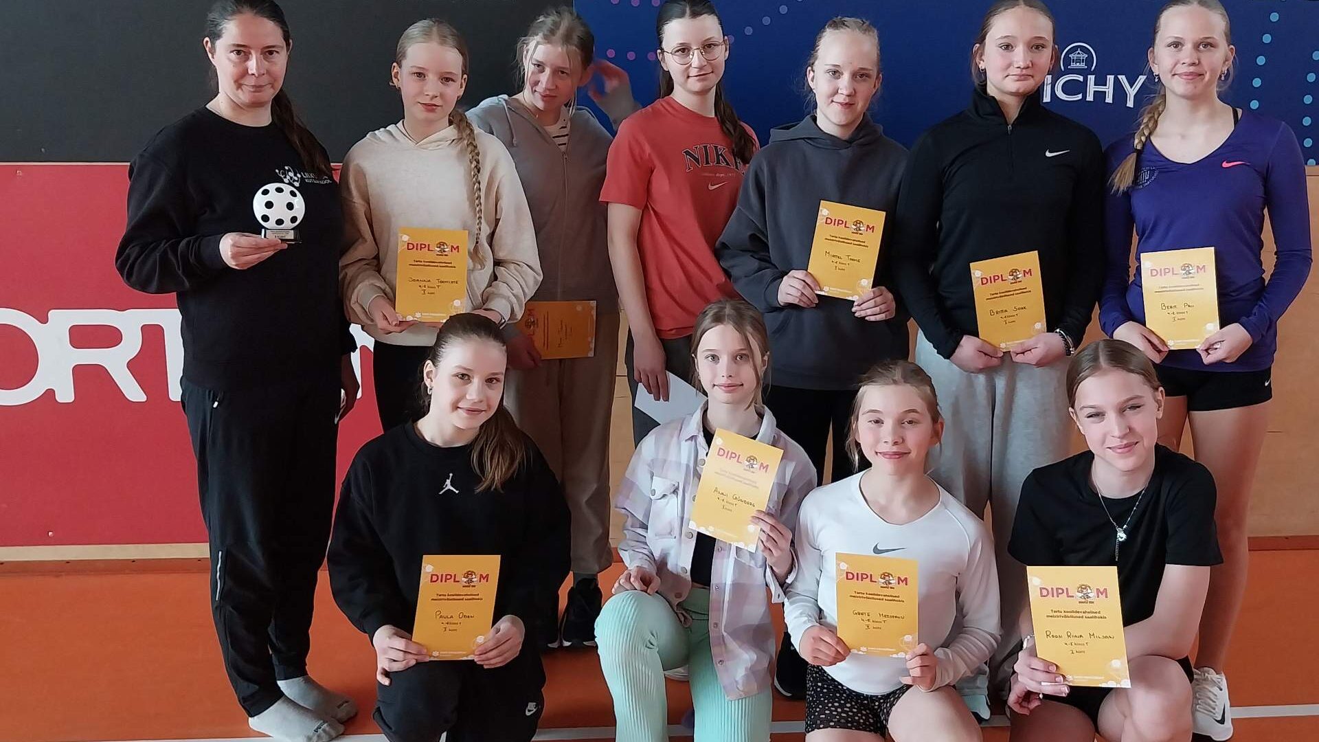 10. aprillil toimunud Tartu koolidevahelistel meistrivõistlustel saalihokis 4.–5. klasside arvestuses saavutasid Härma tüdrukud teise koha. Meeskonnas mängisid: